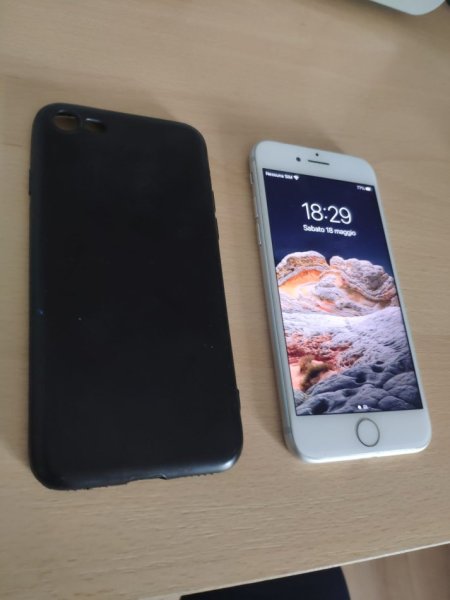 Tirane, shes Celular Iphone 7 i bardhe Silver- 7500Lek