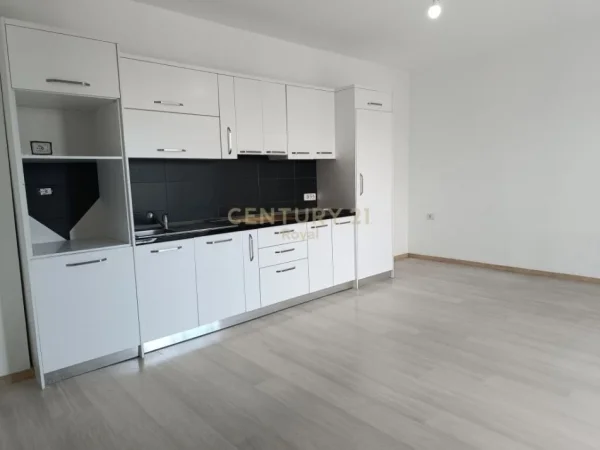 Tirane, jepet me qera apartament 1+1 Kati 7, 80 m² 450 € (Kika 2)