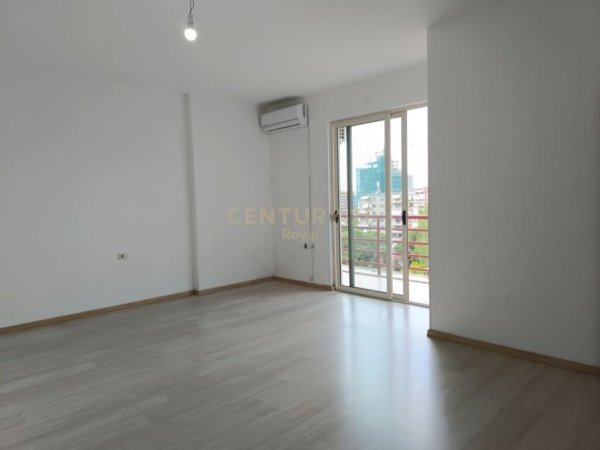 Tirane, jepet me qera apartament 1+1 Kati 7, 80 m² 450 € (Kika 2)