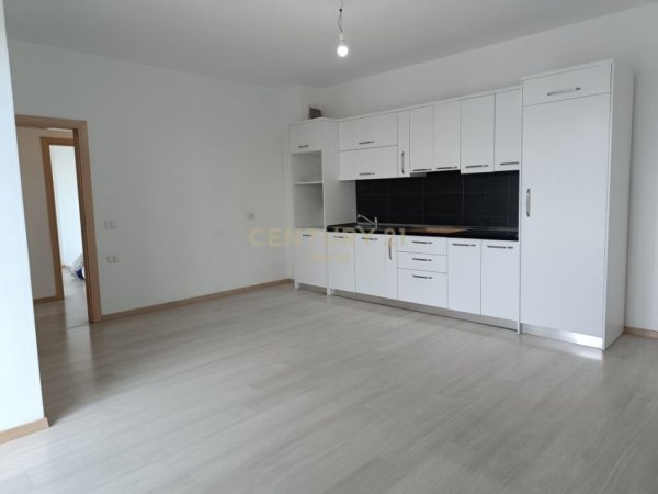 Tirane, jepet me qera apartament 1+1 Kati 7, 80 m² 450 € (Kika 2)