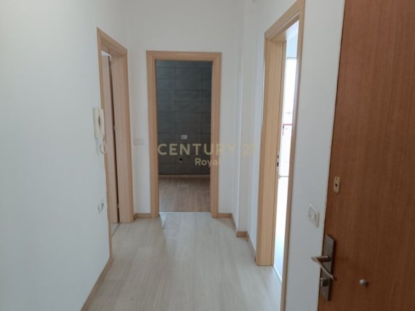 Tirane, jepet me qera apartament 1+1 Kati 7, 80 m² 450 € (Kika 2)