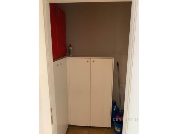 Tirane, jepet me qera apartament 3+1+Aneks+Ballkon Kati 8, 200 m² 1,000 € (Lulishtja Komuna Parisit)