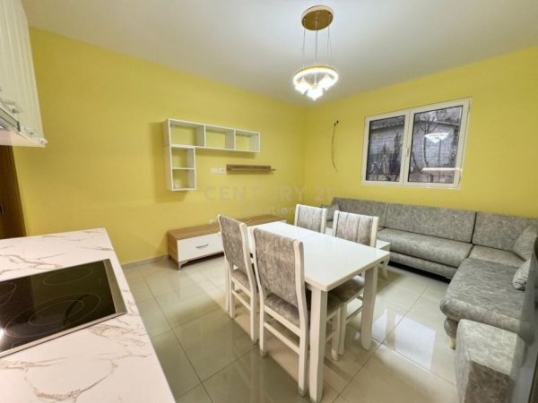Tirane, jepet me qera apartament 1+1+Ballkon Kati 1, 60 m² 450 € (Selite)