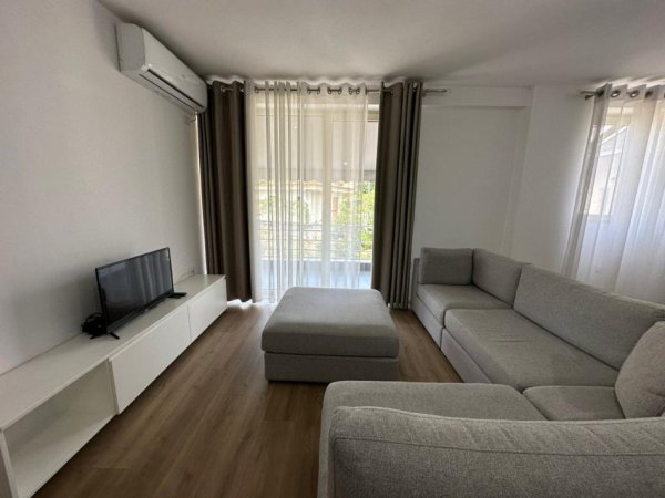 Tirane, jepet me qera apartament 2+1+Ballkon Kati 3, 81 m² 380 € (Shkoze)