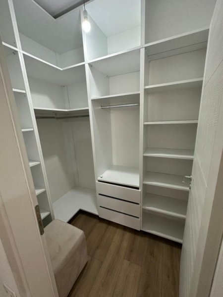 Tirane, jepet me qera apartament 2+1+Ballkon Kati 3, 81 m² 380 € (Shkoze)