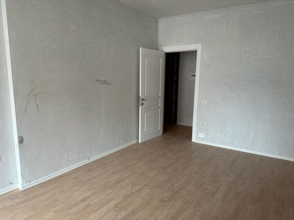 Tirane, shitet apartament 1+1+Ballkon Kati 1, 90 m² 120,000 € (Rruga Kongresi Manastirit)