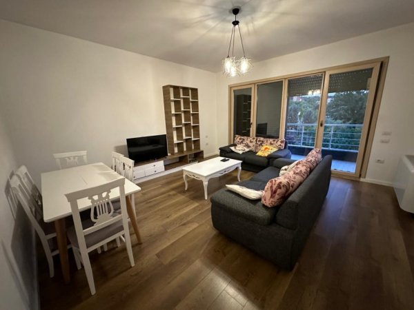 Tirane, jepet me qera Vile 2+1+Aneks+Ballkon Kati 3, 113 m² 600 € (Rruga Elbasani)