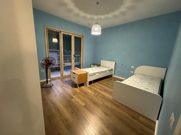 Tirane, jepet me qera Vile 2+1+Aneks+Ballkon Kati 3, 113 m² 650 € (Rruga Elbasani)