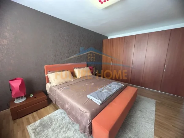 Tirane, shes apartament duplex 3+1+Ballkon Kati 10, 340 m² 1,350,000 € (Sheshi Willson)
