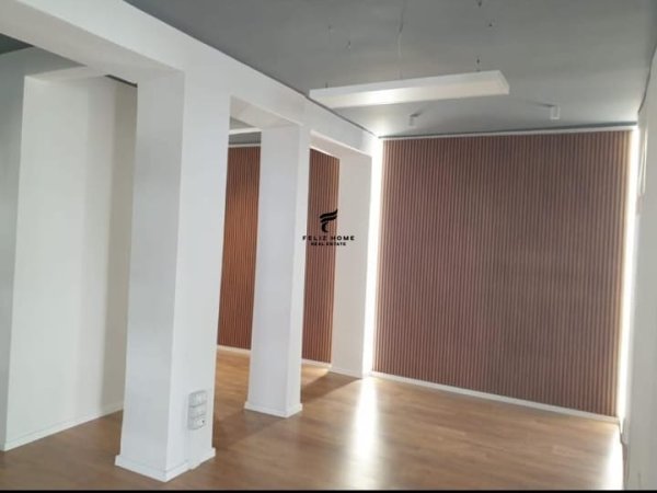 Tirane, jepet me qera zyre Kati 2, 90 m² 1,000 € (QENDER)