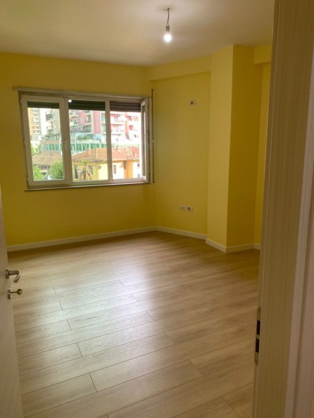 Tirane, jepet me qera apartament 1+1 Kati 2, 80 m² 700 € (Selvia)