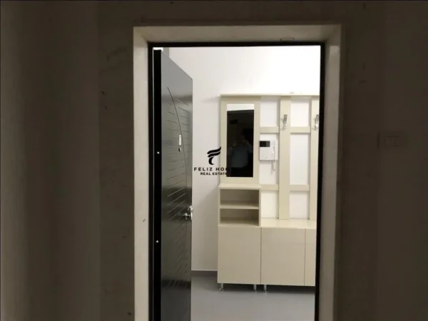 Tirane, jepet me qera apartament 3+1+Ballkon Kati 3, 170 m² 1,500 € (SAUK)