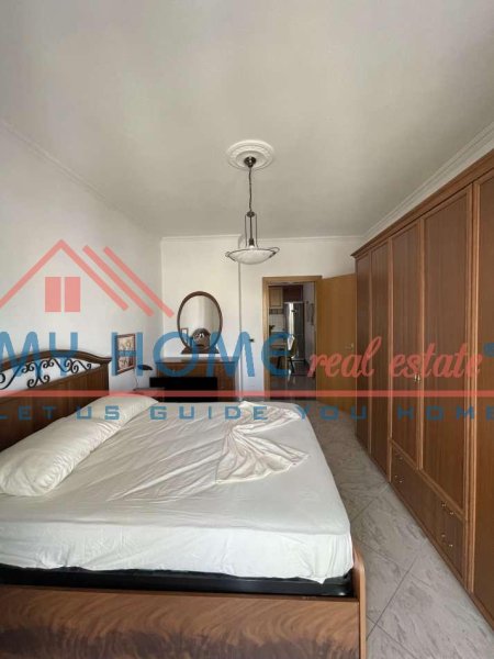 Tirane, jepet me qera apartament 2+1+Ballkon Kati 8, 145 m² 800 € (Rruga Nikolla Tupe)