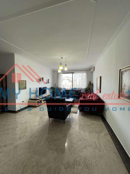 Tirane, jepet me qera apartament 2+1+Ballkon Kati 8, 145 m² 800 € (Rruga Nikolla Tupe)