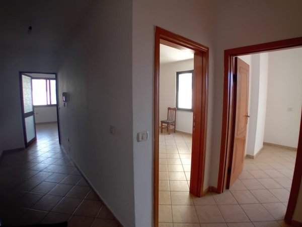 Tirane, jepet me qera apartament 2+1+Ballkon Kati 7, 94 m² 450 € (Brryli)