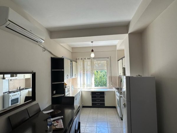Tirane, jepet me qera apartament 2+1+Ballkon Kati 2, 100 m² 600 € (SHKOLLA E BALETIT)
