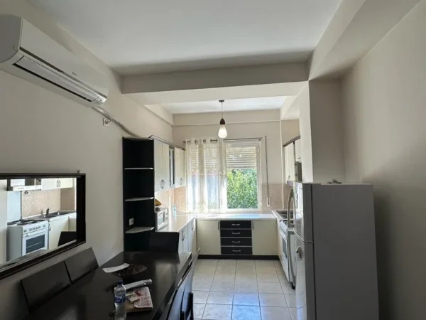 Tirane, jepet me qera apartament 2+1+Ballkon Kati 2, 100 m² 600 € (SHKOLLA E BALETIT)