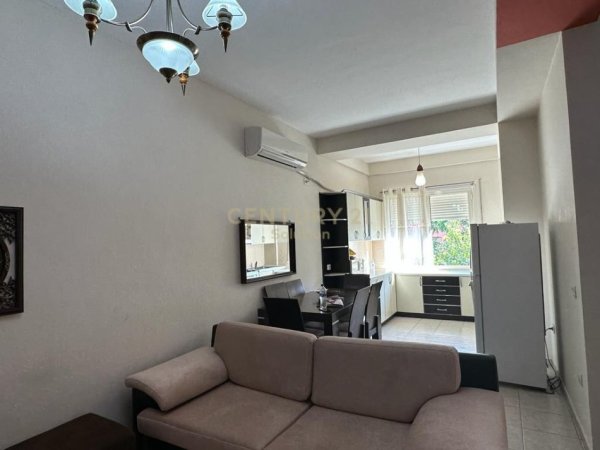 Tirane, jepet me qera apartament 2+1+Ballkon Kati 2, 100 m² 600 € (SHKOLLA E BALETIT)