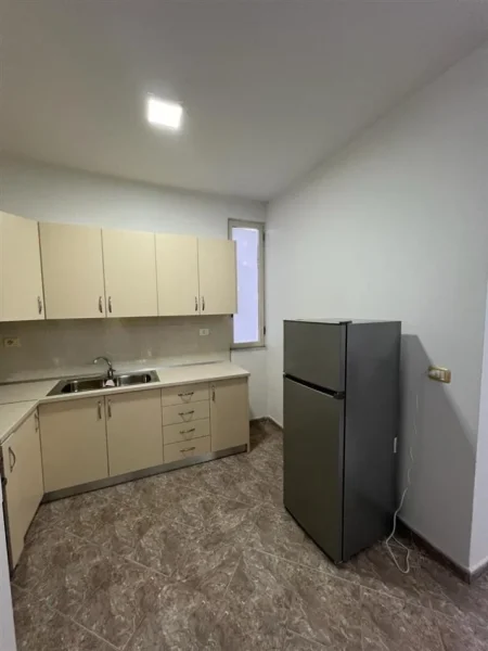 Durres, Jepet me Qera apartament 2+1 Kati 3, 105 m²