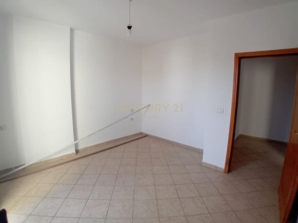 Tirane, jepet me qera apartament 2+1+Ballkon Kati 7, 94 m² 450 € (Brryli)