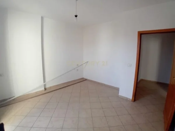 Tirane, jepet me qera apartament 2+1+Ballkon Kati 7, 94 m² 450 € (Brryli)