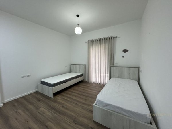 Tirane, jepet me qera apartament 2+1 , 105 m² 700 € (KOPSHTI BOTANIK)