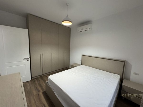 Tirane, jepet me qera apartament 2+1 , 105 m² 700 € (KOPSHTI BOTANIK)