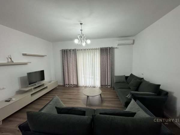 Tirane, jepet me qera apartament 2+1 , 105 m² 700 € (KOPSHTI BOTANIK)