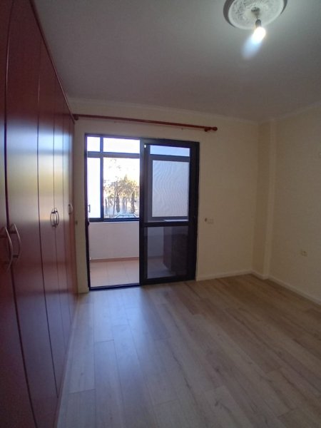 Tirane, jepet me qera apartament 2+1+Aneks Kati 1, 109 m² 750 € (Kopshti zoologjik botanik)