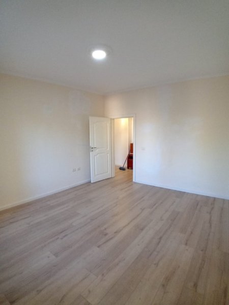 Tirane, jepet me qera apartament 2+1+Aneks Kati 1, 109 m² 750 € (Kopshti zoologjik botanik)