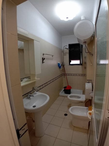 Tirane, jepet me qera apartament 2+1+Aneks Kati 1, 109 m² 750 € (Kopshti zoologjik botanik)