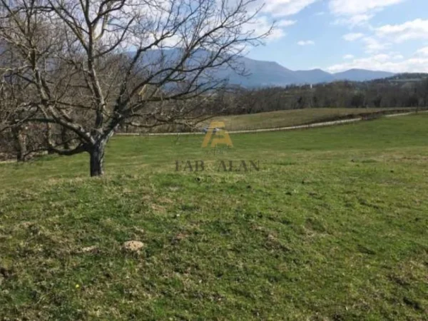 Tirane, shitet toke , 8,000 m² 480,000 € (Mullet)