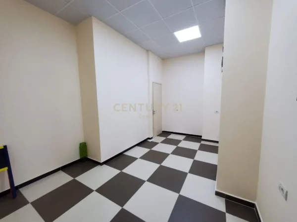 Tirane, jepet me qera ambjent biznesi Kati 0, 33 m² 350 € (OXHAKU)