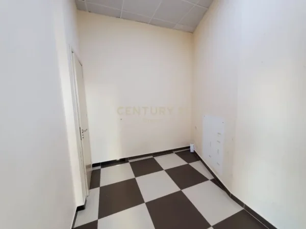 Tirane, jepet me qera ambjent biznesi Kati 0, 33 m² 350 € (OXHAKU)