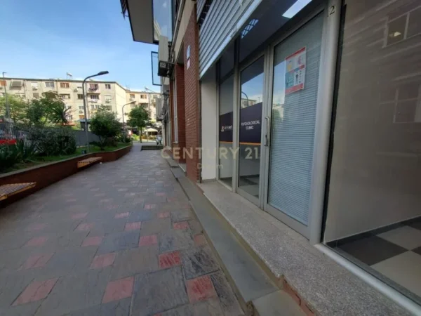 Tirane, jepet me qera ambjent biznesi Kati 0, 33 m² 350 € (OXHAKU)