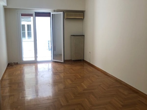 Tirane, jepet me qera zyre Kati 1, 40 m² 600 € (vasil shanto)