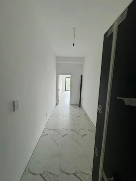 Tirane, jepet me qera apartament 3+1+Aneks+Ballkon Kati 1, 124 m² 600 € (Rruga e Dibres)
