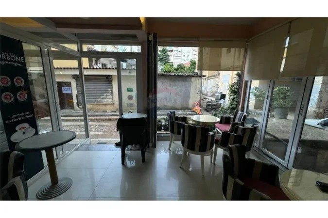 Tirane, shitet lokal Kati 0, 96 m² 310,000 € (Rruga "Mehmet Brocaj")