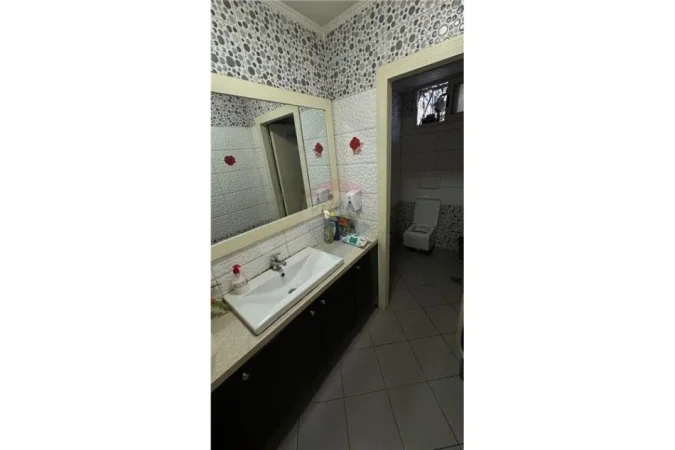 Tirane, shitet lokal Kati 0, 96 m² 310,000 € (Rruga "Mehmet Brocaj")