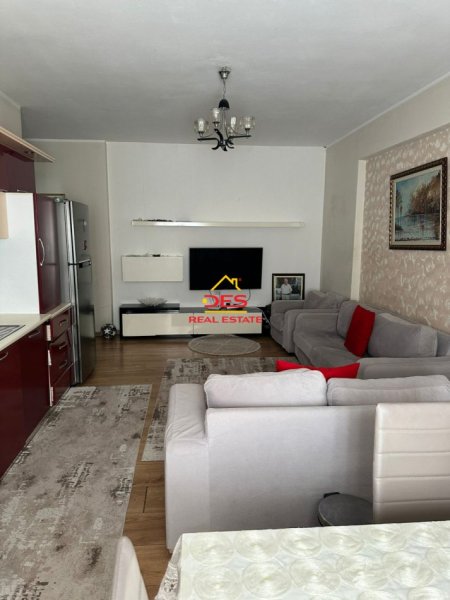 Vlore, shitet apartament 2+1+Ballkon Kati 3, 110 m² 148,500 € (Rruga Hasan Kushta)