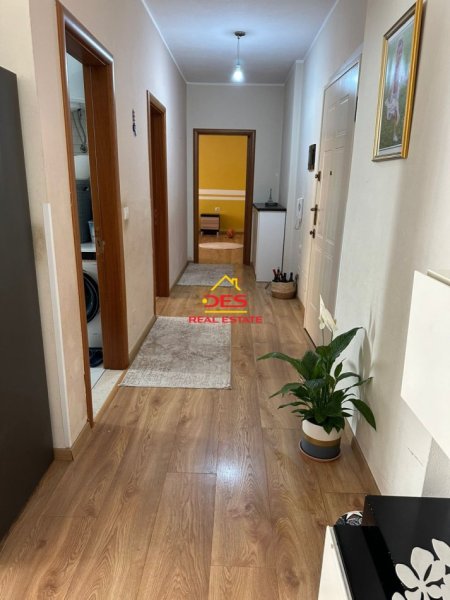 Vlore, shitet apartament 2+1+Ballkon Kati 3, 110 m² 148,500 € (Rruga Hasan Kushta)