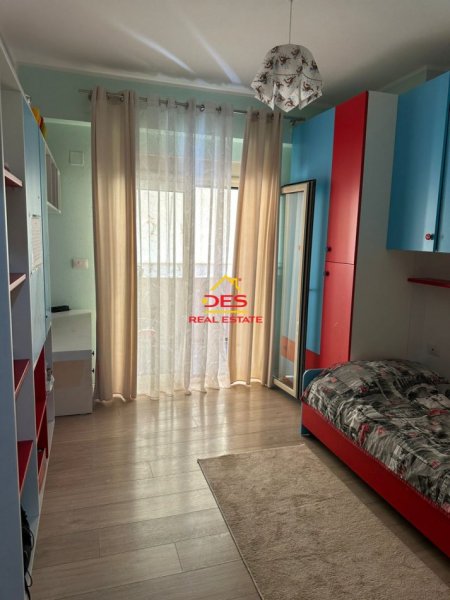 Vlore, shitet apartament 2+1+Ballkon Kati 3, 110 m² 148,500 € (Rruga Hasan Kushta)