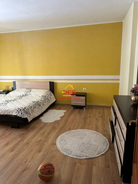 Vlore, shitet apartament 2+1+Ballkon Kati 3, 110 m² 148,500 € (Rruga Hasan Kushta)
