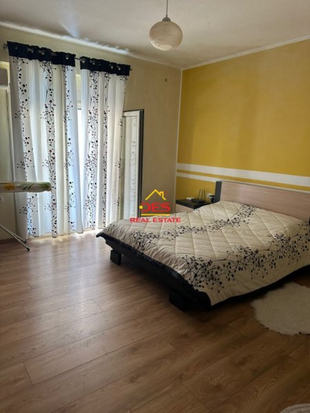 Vlore, shitet apartament 2+1+Ballkon Kati 3, 110 m² 148,500 € (Rruga Hasan Kushta)