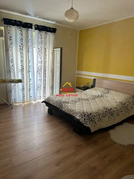 Vlore, shitet apartament 2+1+Ballkon Kati 3, 110 m² 148,500 € (Rruga Hasan Kushta)