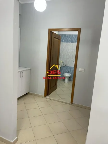 Vlore, shitet apartament 1+1+Ballkon Kati 7, 75 m² 79,500 € (Orikum)
