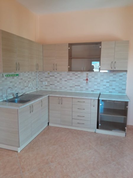 Tirane, jepet me qera Vile 3+1 Kati 3, 140 m² 350 € (ali demi)