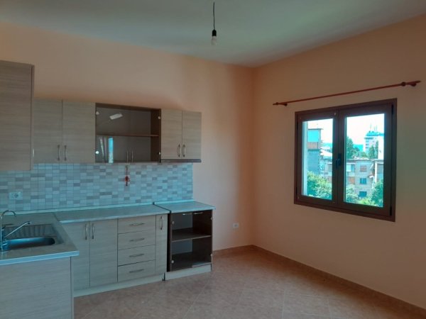 Tirane, jepet me qera Vile 3+1 Kati 3, 140 m² 350 € (ali demi)