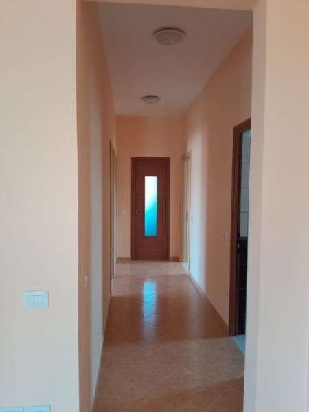 Tirane, jepet me qera Vile 3+1 Kati 3, 140 m² 350 € (ali demi)