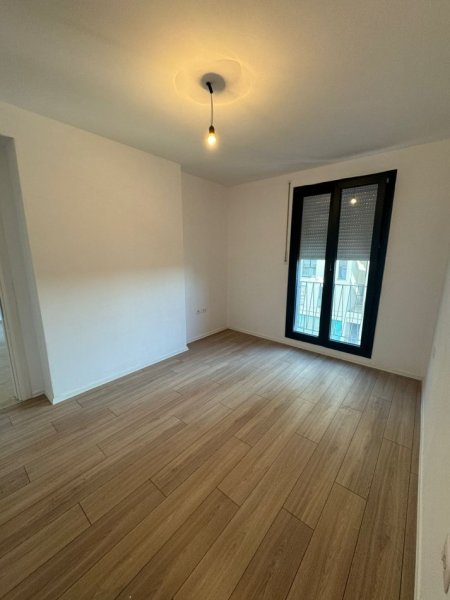 Tirane, jepet me qera apartament 1+1 Kati 2, 62 m² 400 € (Qsut)